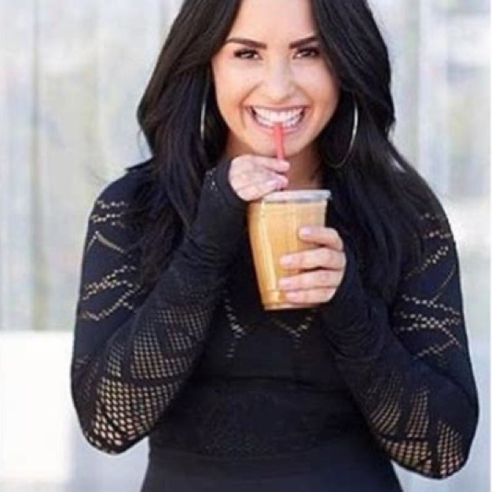 Chic Black Fishnet Long Sleeve Fabletics Crop Top